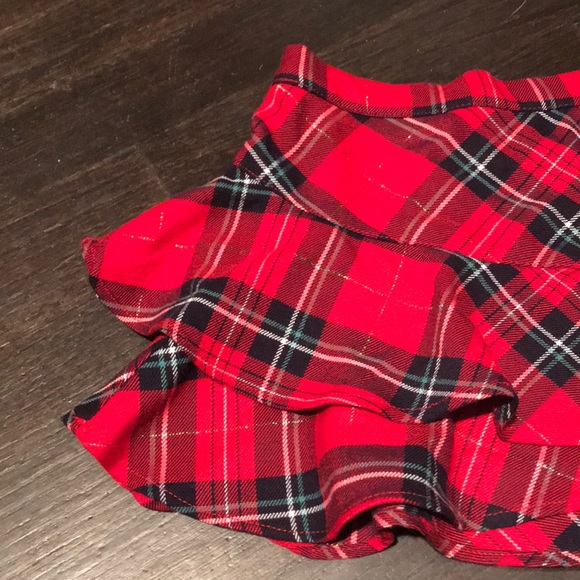 8/$25 H&M Red Plaid Skirt with Gold Thread - Picture 2 of 9